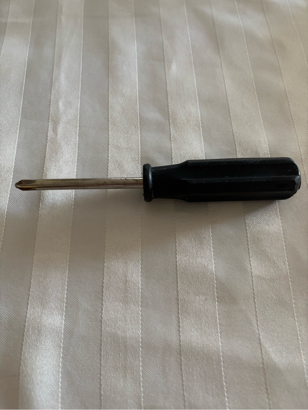 6-in. Black Philips/Flathead Interchangeable Screwdriver (Good Condition)